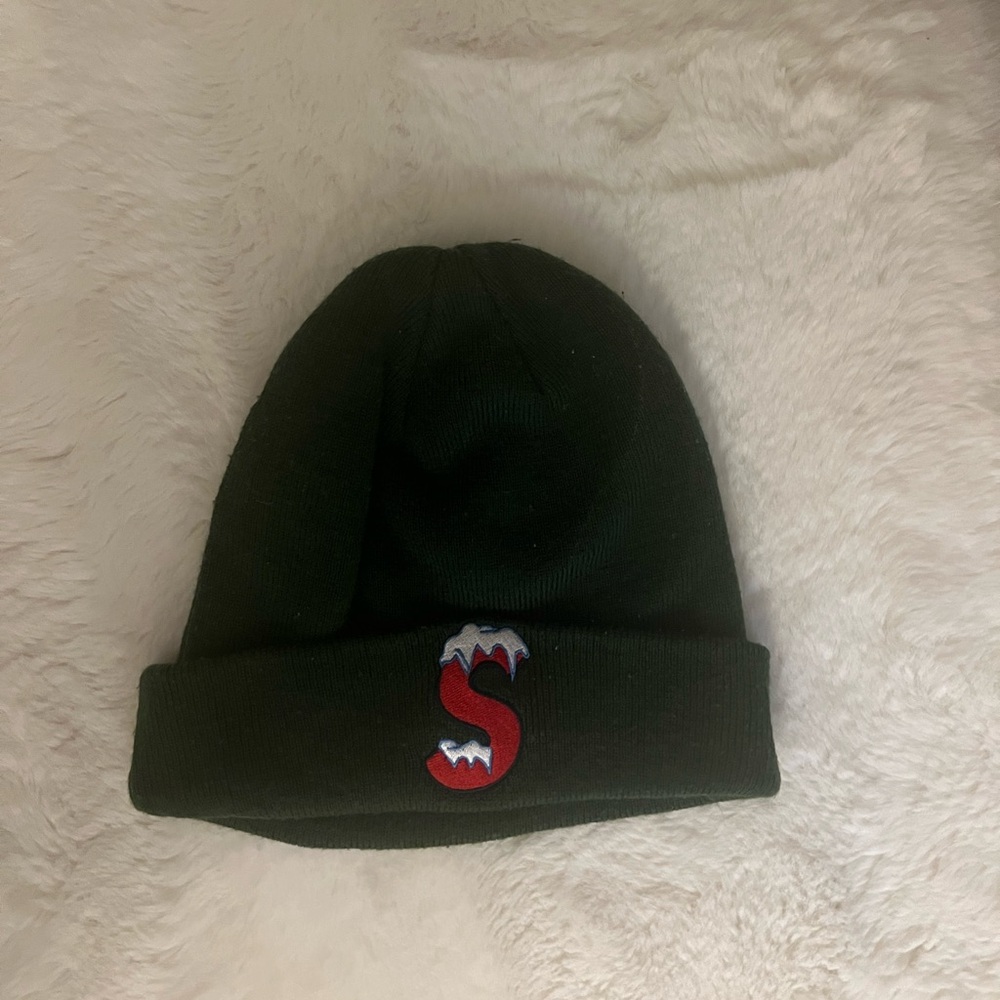✨ BUY 1 GET 1 FREE CLOTHING SALE ✨ Authentic Supreme Beanie